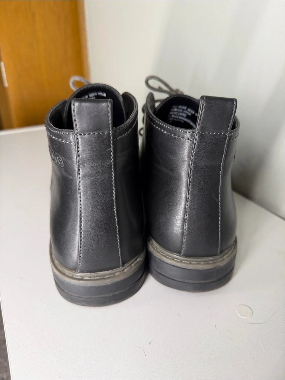 Izod leather chukka